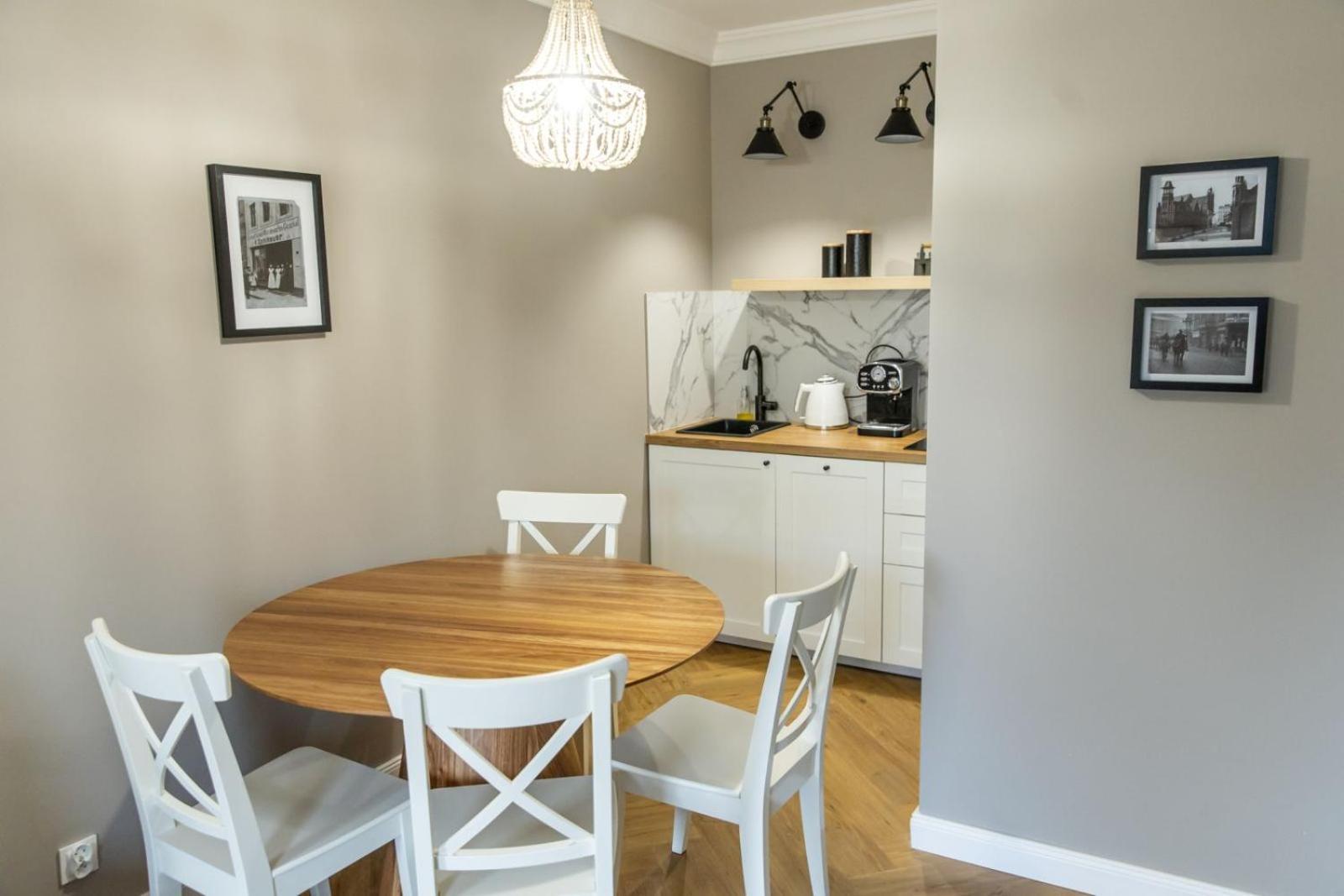 Solar Apartments I Stare Miasto 10Min I Priv Parking Free I Winda I Balkon Thorn Exterior foto